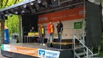 Roman und Marie Knoblauch auf der Bühne zum Volksbank Frauenlauf 2017 im Clara-Zetkin-Park Leipzig