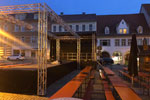 mobile Bühne, Stagemobil L mit zusätzlichen Laufsteg und Traversen in Eisenberg